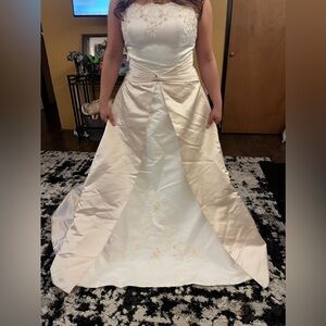 Elegant Cream and White Strapless Gown